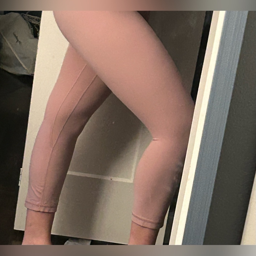 Lulu lemon pink capri leggings